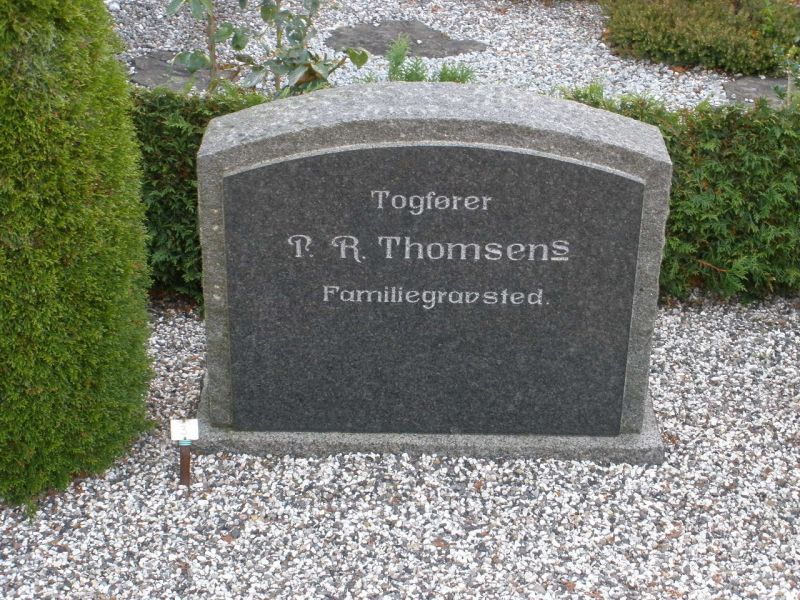 P. R. Thomsen's familiegravsted.JPG